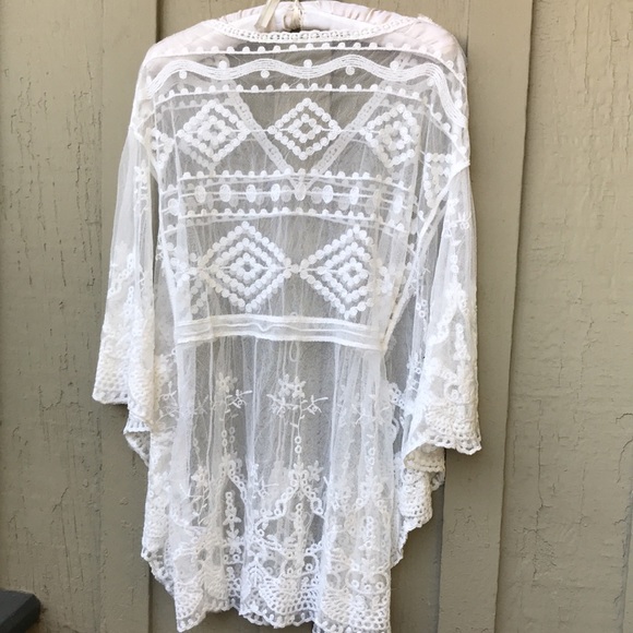 ๐Host Pick๐ New! White Lace Kimono - Picture 10 of 12